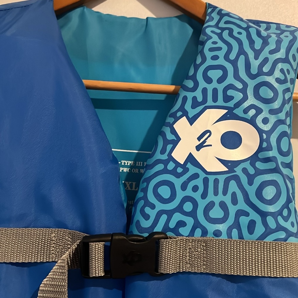 Flotation Vest - Picture 2 of 5